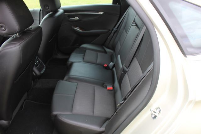 Used 2015 Chevrolet Impala LT w/ Convenience Package FWD image 17