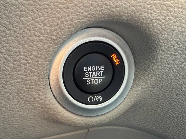 Used 2024 Chrysler Pacifica Limited FWD image 26
