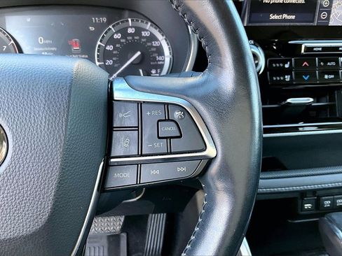 Used 2021 Toyota Highlander Platinum image 30