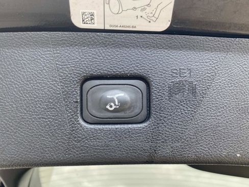 Used 2017 Ford Edge Titanium w/ Technology Package image 9