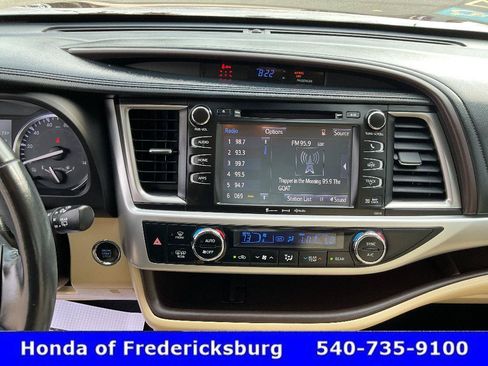 Used 2017 Toyota Highlander XLE AWD/4WD image 35