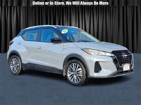 Used 2023 Nissan Kicks SV image 1