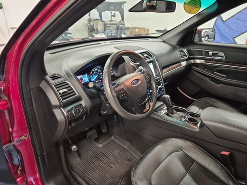 Used 2017 Ford Explorer Limited w/ Equipment Group 301A FWD image 14