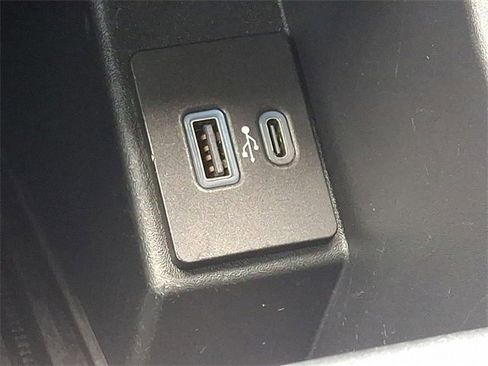 Used 2022 Ford Edge Titanium image 17