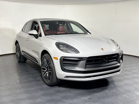 Certified 2026 Porsche Macan Turbo AWD/4WD image 9