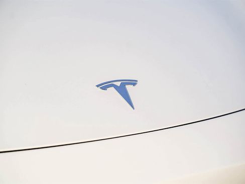 Used 2022 Tesla Model Y Long Range image 9