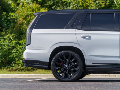 Used 2026 Cadillac Escalade V w/ LPO, ONYX Package AWD/4WD image 6