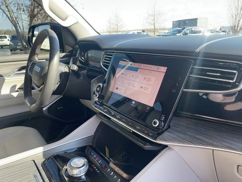 Used 2023 Jeep Wagoneer L Series II w/ Convenience Group I image 30