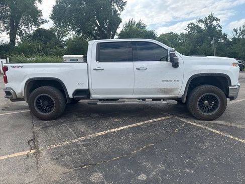 Used 2022 Chevrolet Silverado 2500 LTZ AWD/4WD image 2