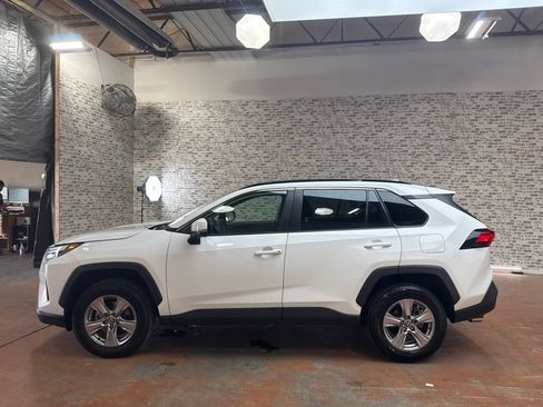 Used 2023 Toyota RAV4 XLE AWD/4WD image 4
