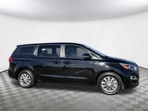 Used 2019 Kia Sedona L image 7