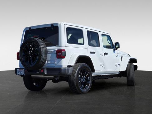 Used 2025 Jeep Wrangler Unlimited Sahara w/ Safety Group AWD/4WD image 5