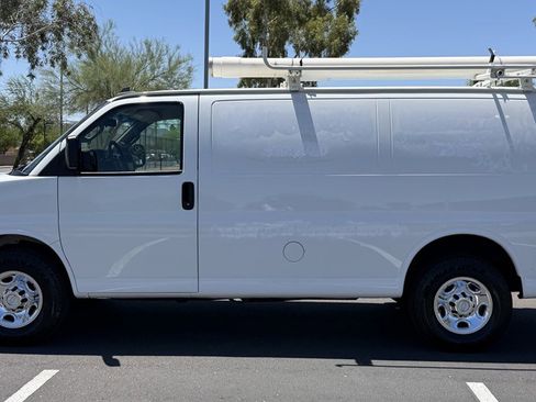 Used 2018 Chevrolet Express 2500 w/ Driver Convenience Package RWD image 2