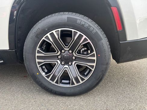 Used 2022 Jeep Wagoneer Series III w/ Flexible Seating Group image 9