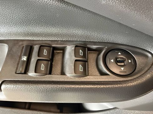 Used 2018 Ford Escape SE w/ SE Sport Appearance Package FWD image 15