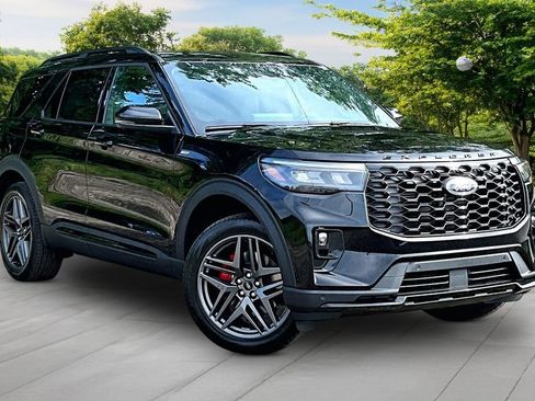 New 2026 Ford Explorer ST-Line w/ ST-Line Street Pack AWD/4WD image 1