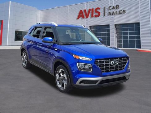 Used 2025 Hyundai Venue SEL FWD image 3