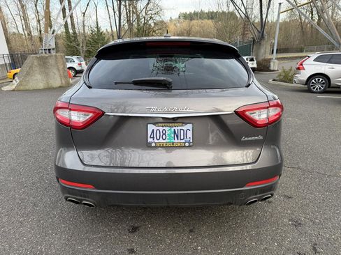 Used 2017 Maserati Levante image 7