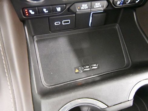 Used 2023 GMC Yukon SLT image 27