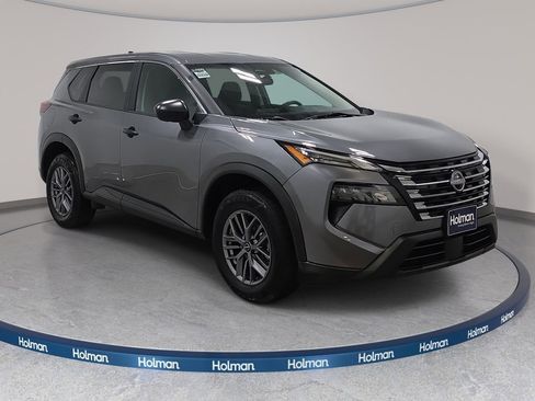 Used 2024 Nissan Rogue S AWD/4WD image 4