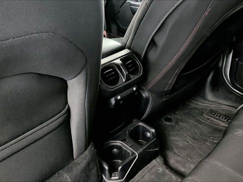 Used 2018 Jeep Wrangler Unlimited Sport S image 31
