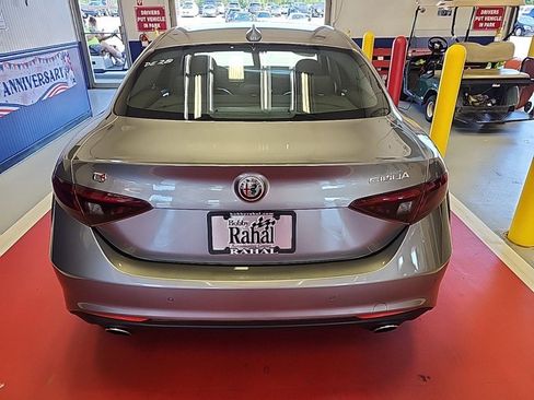 Used 2019 Alfa Romeo Giulia AWD image 5