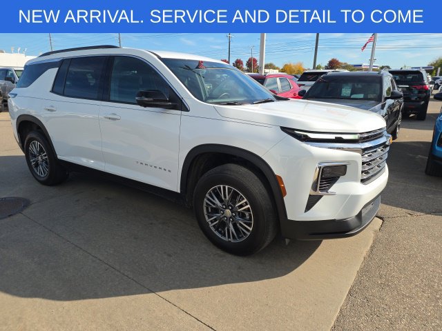 Used 2024 Chevrolet Traverse LT w/ Trailering Package FWD image 15