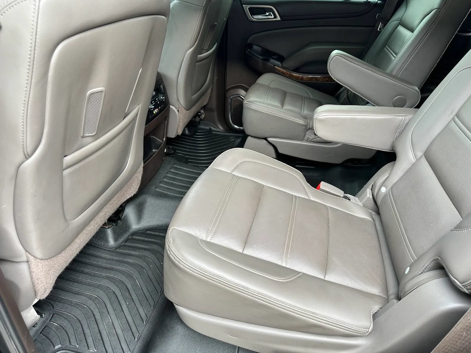 Used 2015 GMC Yukon Denali w/ Touring Package AWD/4WD image 19