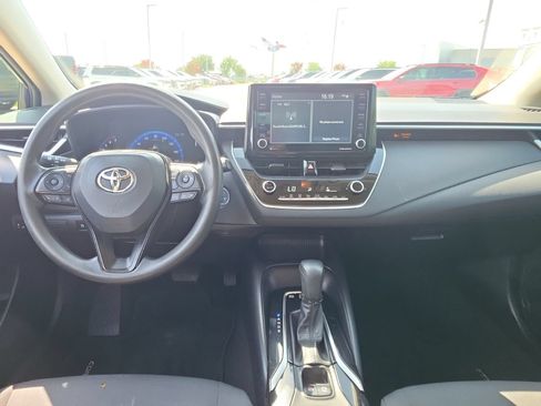 Used 2022 Toyota Corolla LE FWD image 19