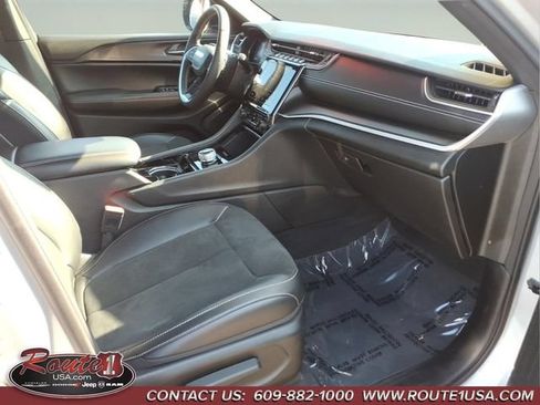 Used 2023 Jeep Grand Cherokee Altitude AWD/4WD image 27