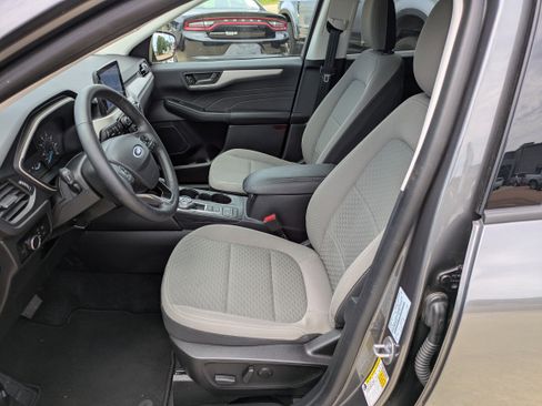 Used 2022 Ford Escape SE w/ SE Sport Appearance Package image 7