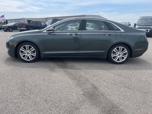 Used 2016 Lincoln MKZ FWD image 2