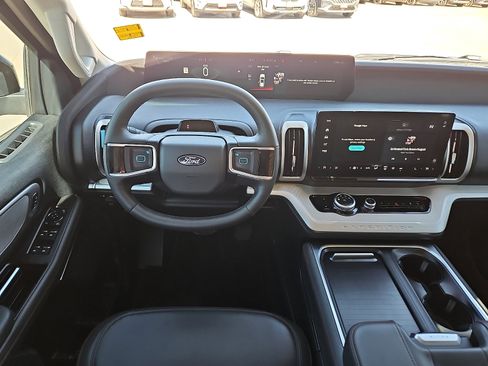 Used 2025 Ford Expedition Active image 8