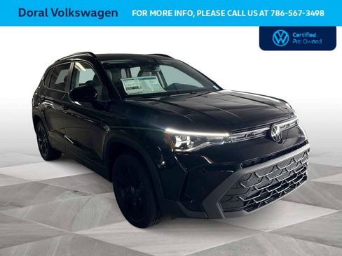 Used 2025 Volkswagen Taos SE FWD image 2