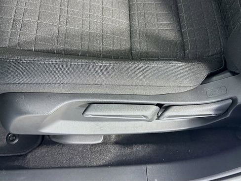 New 2026 Honda HR-V LX image 19