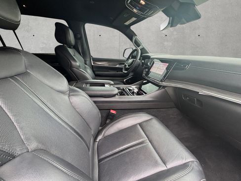 Used 2022 Jeep Wagoneer Series III image 25