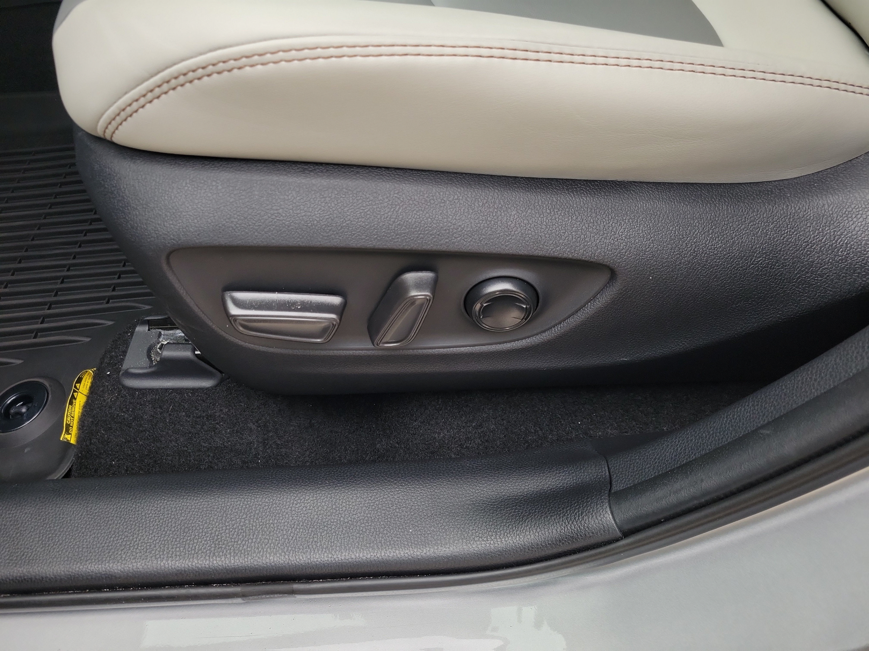 Used 2022 Toyota RAV4 XLE Premium FWD image 7