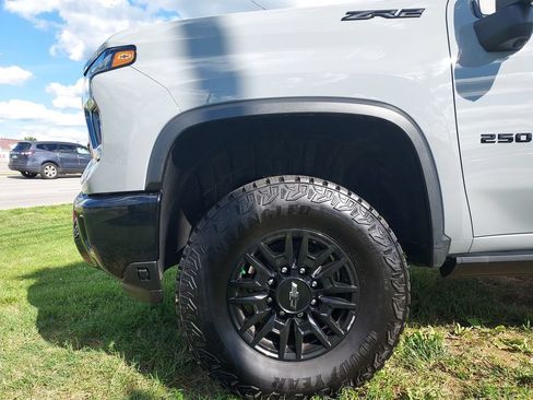 Used 2025 Chevrolet Silverado 2500 ZR2 w/ Technology Package AWD/4WD image 16