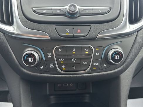 Used 2024 Chevrolet Equinox LT AWD/4WD image 17
