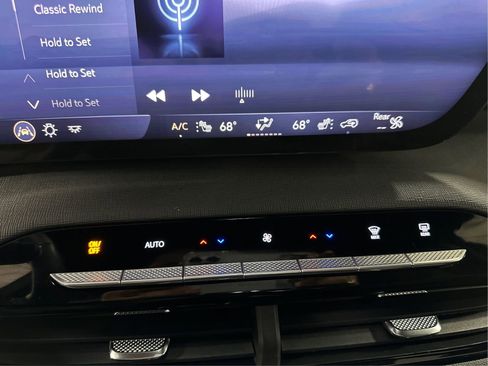 Certified 2025 Buick Enclave Preferred image 27