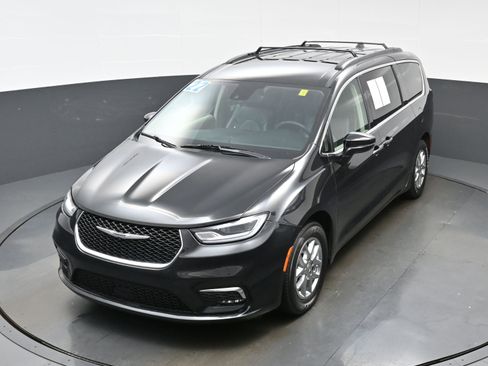 Used 2022 Chrysler Pacifica Touring-L FWD image 33