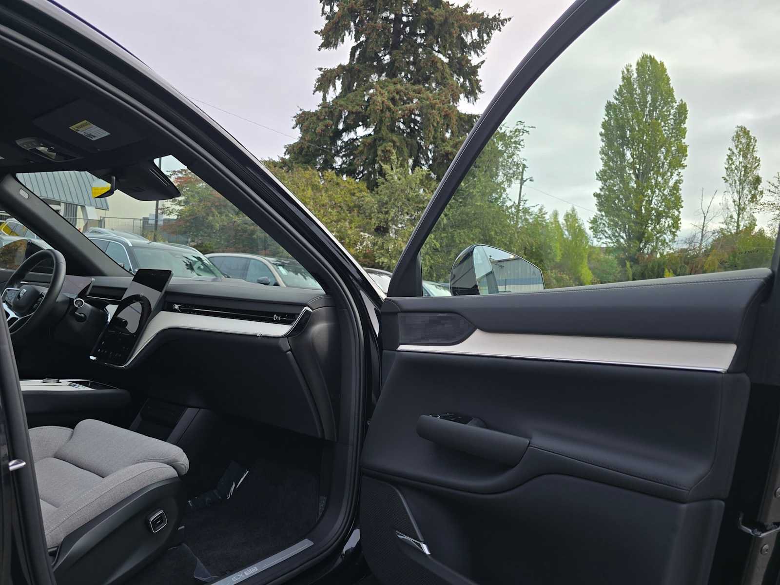 Certified 2025 Volvo EX90 Ultra AWD/4WD image 12