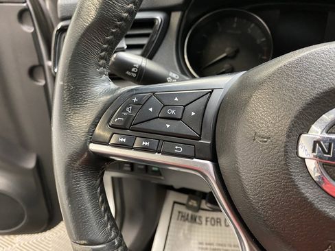 Used 2018 Nissan Rogue SV image 28