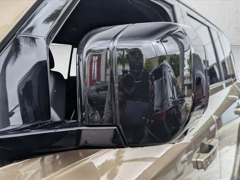 Used 2025 Land Rover Defender 110 S AWD/4WD image 5