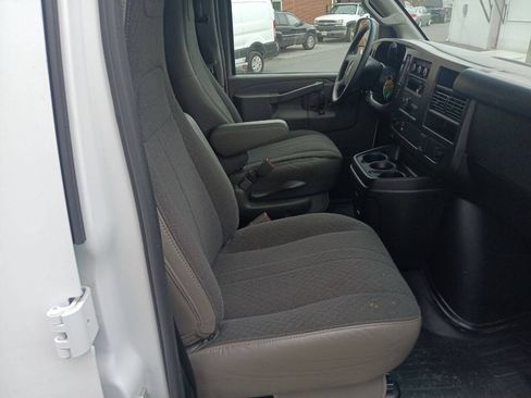 Used 2024 GMC Savana 2500 w/ Driver Convenience Package RWD image 8
