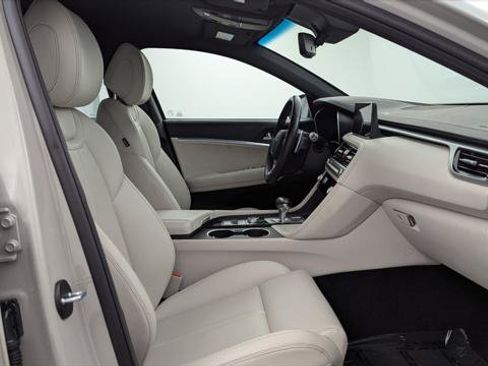 Used 2025 Genesis G70 2.5T RWD image 21