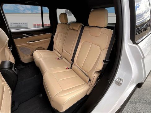 Certified 2023 Jeep Grand Cherokee Limited image 23