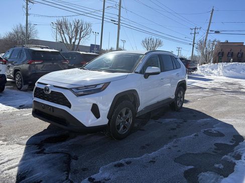Used 2025 Toyota RAV4 XLE image 3