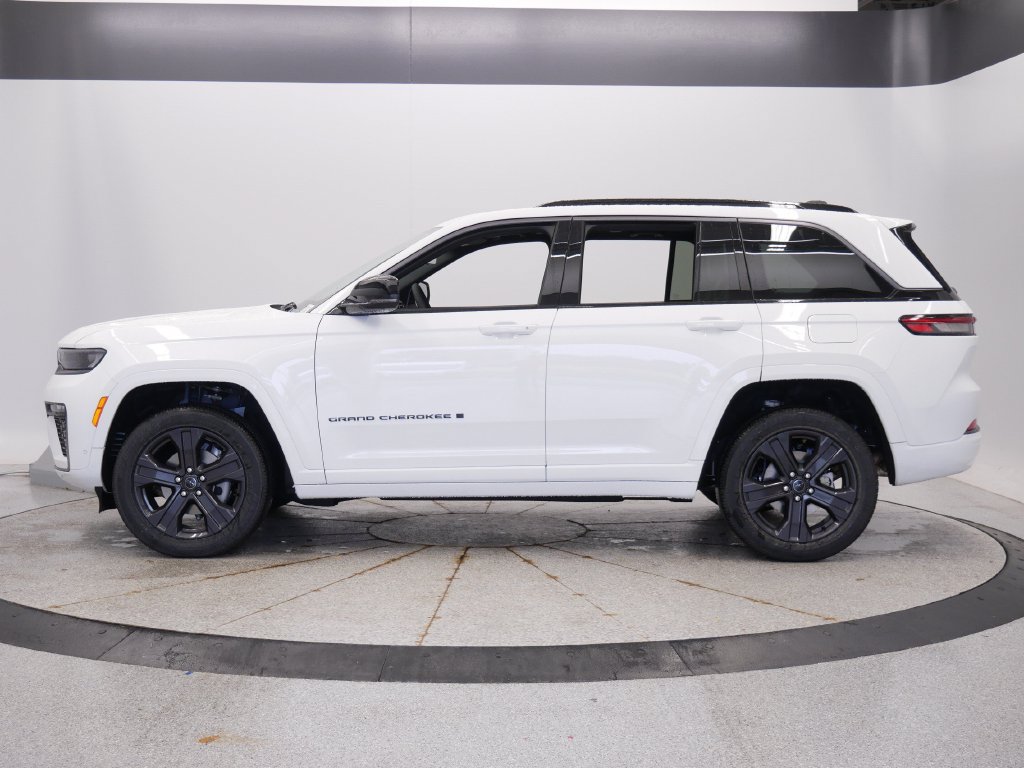 New 2027 Jeep Grand Cherokee Limited AWD/4WD image 2