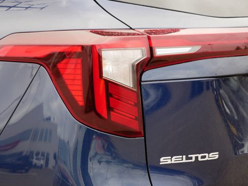 Certified 2024 Kia Seltos EX AWD/4WD image 17